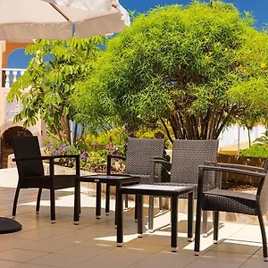https://paradise-court-aparthotel.adeje-hotels.com